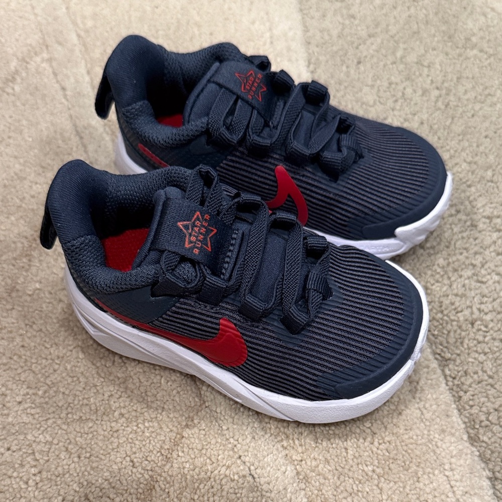 NEW Nike Kids' Black and Red Sneakers